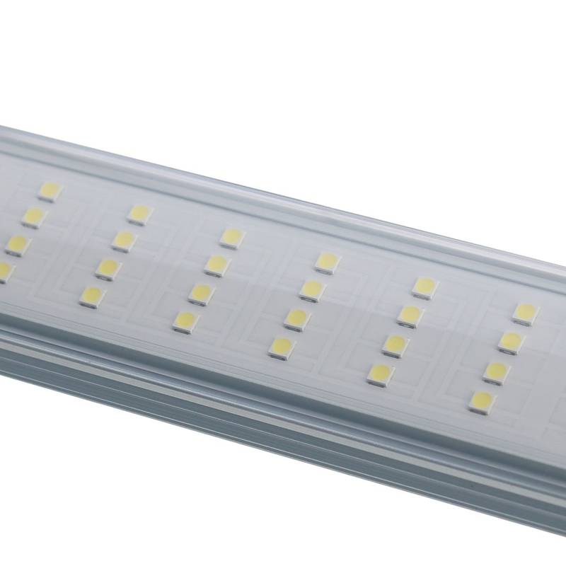Zoom sur les LED haute intensité de la lampe Tled Florastar 42W, lumiÚre blanche 6500K pour un développement optimal des jeunes plants.