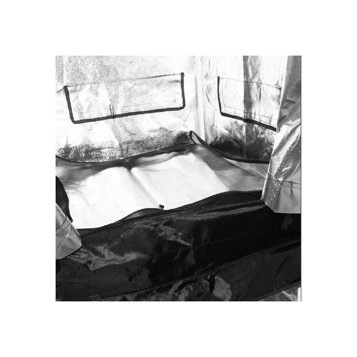 Détail intérieur de la tente de culture Blackbox Silver V2