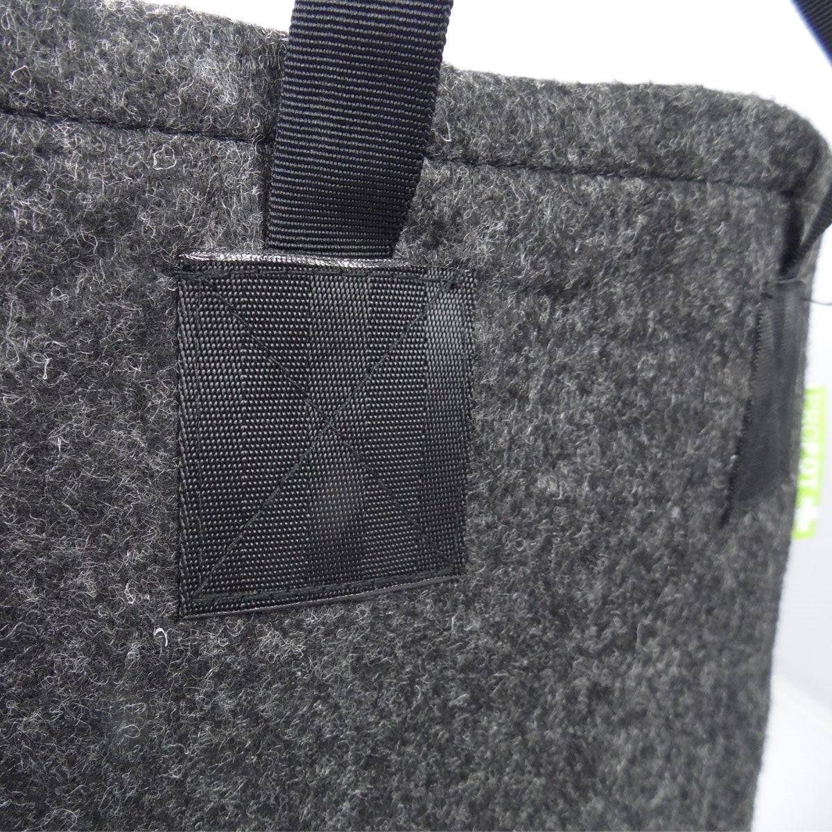 Zoom sur la poignée renforcée du pot en tissu Garden HighPro PROPOT 30L, assurant une manipulation facile et durable.