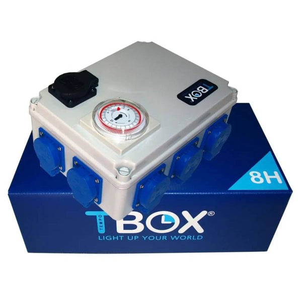 Temporisateur TBOX 8 lampes de 600W avec prise chauffage, posé sur boîte bleue, idéal pour automatiser l’éclairage horticole intérieur.