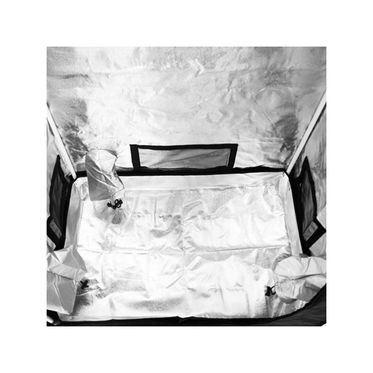 Vue intérieure du sol hermétique de la chambre de culture Blackbox Silver V2 90x60x180cm, conçu pour éviter les fuites et optimiser la culture.