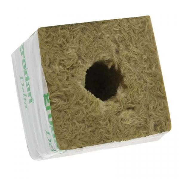 Cube LDR Grodan Hugo 15x15x15cm avec trou de 40mm pour semis et bouturage, idéal en culture hydroponique. Bloc de laine de roche haute qualité.