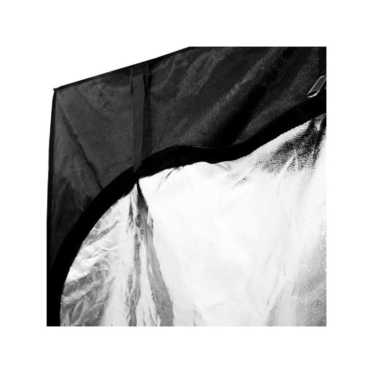 Détail du matériau réfléchissant de la Blackbox