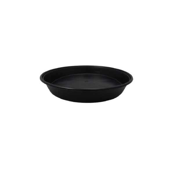 Une soucoupe ronde et noire de 25cm en plastique, elle est adapté aux pots de jardinage rond.