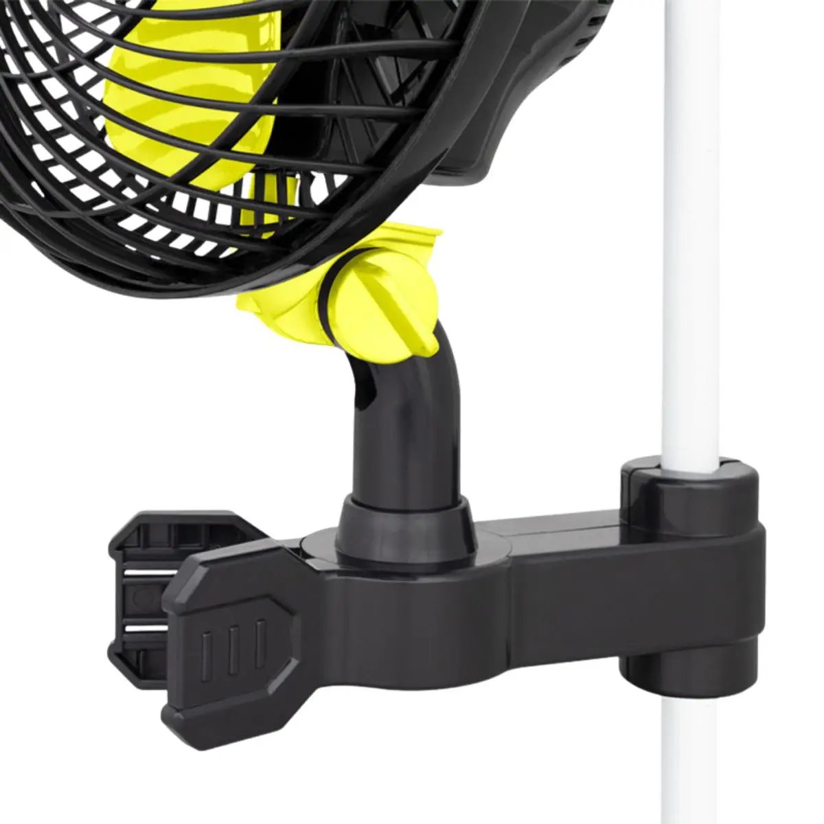 Installation du ventilateur à pince Garden High Pro sur une barre de chambre de culture, montrant sa stabilité et sa facilité de montage.